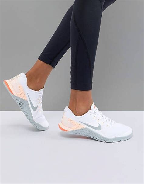 nike trainingsschuhe weiß|White Training & Gym Shoes .